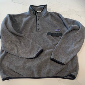 Patagonia Mens 1/2 quarter zip fleece.
